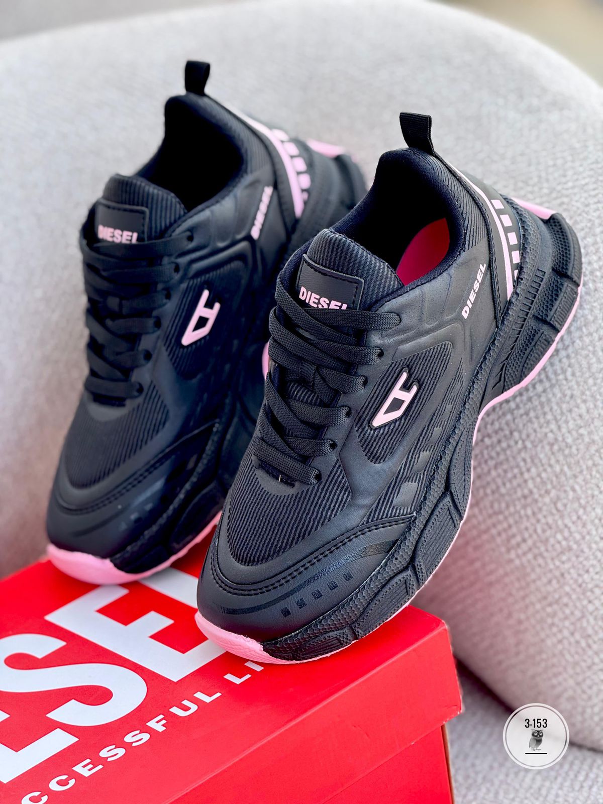 DIESEL V2 DAMA NEGRO X FUCSIA