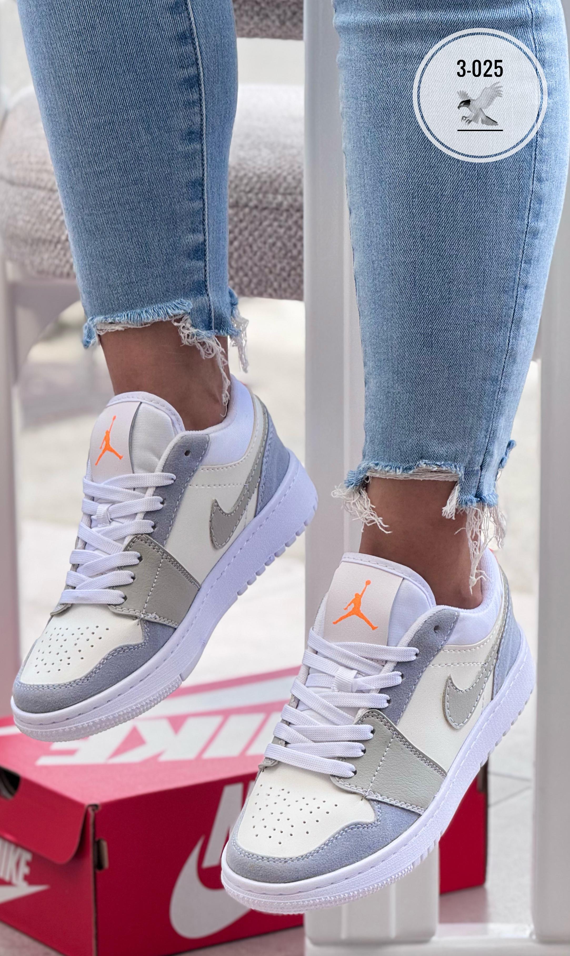 NIKE JORDAN GRIS X BLANCO